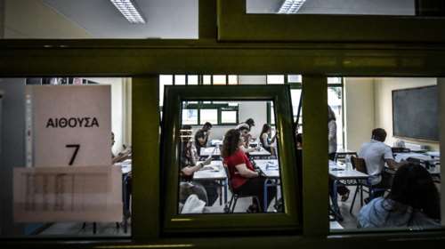 Μάσκες τέλος σε σχολεία και πανεπιστήμια- Υποχρεωτική μόνο στις Πανελλήνιες εξετάσεις