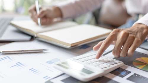 Αλλάζουν τα τεκμήρια για τους ελεύθερους επαγγελματίες αν δεχτούν να ελεγχθούν - Τα τελευταία μερεμέτια στο νομοσχέδιο