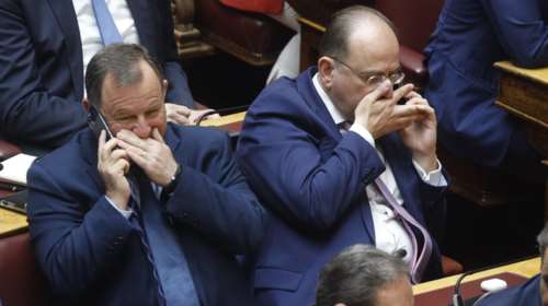 Ποιος είναι ο πολιτικός, από το τηλέφωνο του οποίου στάλθηκαν τα &quot;μολυσμένα μηνύματα&quot; του Predator- Τα υπονοούμενα Ανδρουλάκη