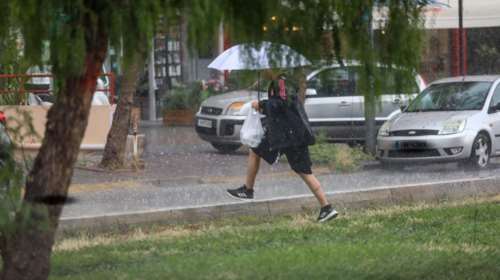 Κακοκαιρία στην Αττική: Ανοιξαν οι ουρανοί, έντονες καταιγίδες και αστραπές - Η εξέλιξη του καιρού