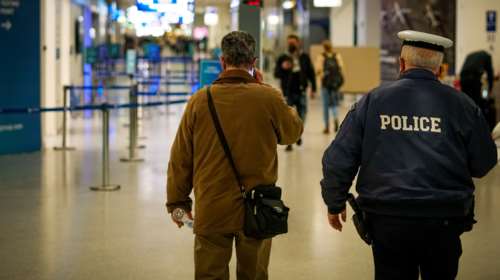 Συνελήφθη Ρώσος που έστελνε τα απειλητικά mail για βόμβες σε &quot;Ελ. Βενιζέλος&quot; και σε έξι νοσοκομεία