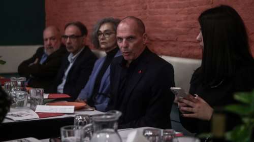 Σάλος από την επίθεση τραμπούκων στον Γιάνη Βαρουφάκη: &quot;Δεν ήταν αναρχικοί, ήταν μπράβοι της νύχτας&quot;, λέει ο ίδιος