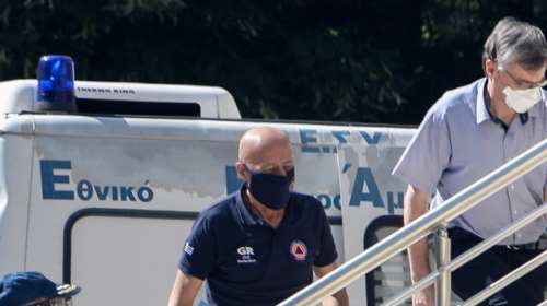 Συναγερμός στη Θεσσαλονίκη: Έφτασε στο γηροκομείο ο Τσιόδρας - Δεκάδες κρούσματα μεταφέρονται στο νοσοκομείο [Εικόνες-Βίντεο]