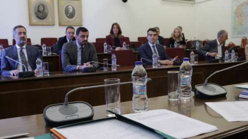 Σε δύσκολη θέση ο Παπαγγελόπουλος μετά τις &quot;βόμβες&quot; Μιωνή για εκβιασμό