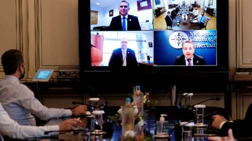 Κορονοϊός- Τώρα η κρίσιμη σύσκεψη Μητσοτάκη με Περιφερειάρχες: Στο τραπέζι τοπικά lockdown, μάσκες και απαγόρευση κυκλοφορίας