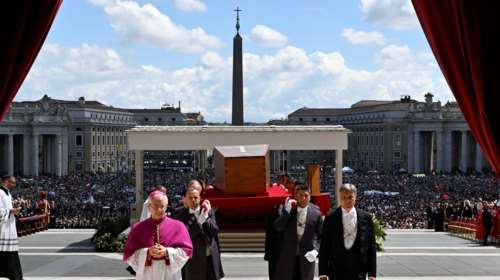 Politico: Η κηδεία του Πάπα έγινε ένα hotspot διπλωματίας υψηλού κινδύνου - Οι συμφωνίες του Τραμπ στο Βατικανό