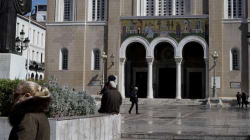 Φόβοι για συνωστισμό στις εκκλησίες τη Μ. Παρασκευή - Τι ανησυχεί την κυβέρνηση