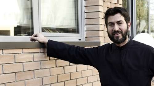 Κιβωτός του Κόσμου: Ετήσιο εισόδημα 15.000 ευρώ δήλωνε ο π. Αντώνιος - Διαχειριστής της ΜΚΟ ο... νεκρός πατέρας του