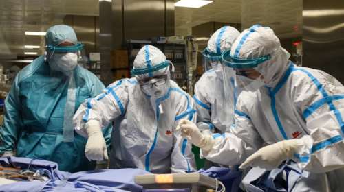 Κορονοϊός: Γεμίζουν ξανά οι ΜΕΘ - Αύξηση 156% στους διασωληνωμένους μέσα σε έναν μήνα