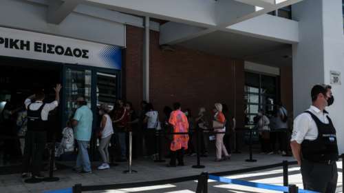 Κορονοϊός: Σπάει στα δύο ο εμβολιασμός των 18-29 - Τις επόμενες μέρες όλα τα εμβόλια διαθέσιμα