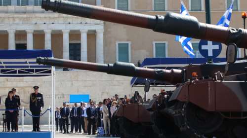 25η Μαρτίου: Μεγαλειώδης η στρατιωτική παρέλαση στο κέντρο της Αθήνας [Εικόνες - Βίντεο]