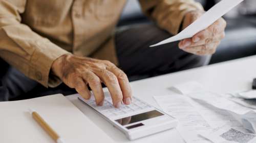 Λαβράκια από ελέγχους της ΑΑΔΕ: Ο ξεχασιάρης τραγουδιστής, το νυχτερινό κέντρο, οι τηλεοπτικές παραγωγές και το σουβλατζίδικο