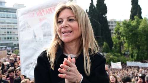 Η Καρυστιανού παραιτήθηκε, αλλά οι αιχμές συνεχίζονται: "Σιωπούσα για να μη σας εκθέσω για τα οικονομικά"