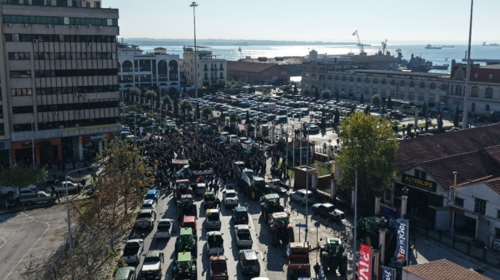 Θεσσαλονίκη: Φεύγουν από το λιμάνι και επιστρέφουν στα μπλοκα οι αγρότες - Η αντίδραση στην πρόσκληση Μητσοτάκη