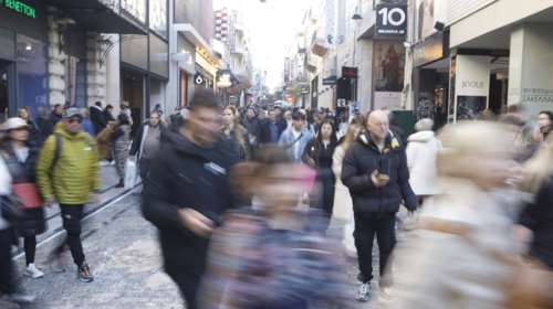 Σε ισχύ ο μηδενικός φόρος για τους νέους εργαζόμενους – Πόσο ωφελούνται στην πράξη [παραδείγματα]