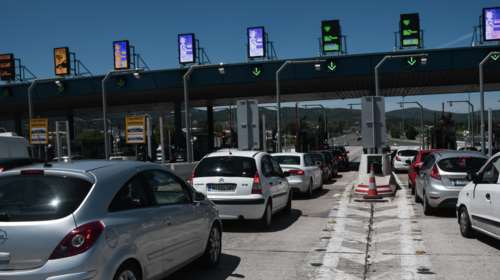 Μαζική έξοδος των Αθηναίων: 125.000 οχήματα πέρασαν από τα διόδια Ελευσίνας και Αφιδνών το τριήμερο