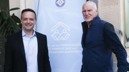 Η φωτογραφία του Γιώργου Παπανδρέου στο πλευρό του Χάρη Δούκα μέσα στη Δημοτική Αγορά Κυψέλης