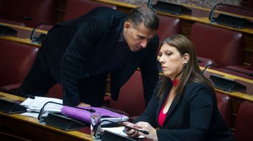 Η Κωνσταντοπούλου αποθεώνει τον Καραναστάση μετά την παραίτηση: &quot;Επέλεξε να μείνει πιστός στις ιδέες του&quot;