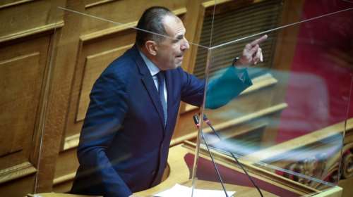 Σύγκρουση στη Βουλή για την τραγωδία στα Τέμπη: "Μην κρύβεστε πίσω από τον σταθμάρχη" - "Η δικαιοσύνη θα καταλογίσει ευθύνες"