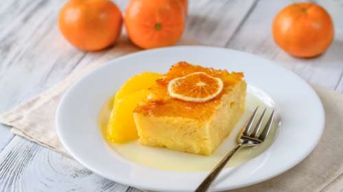 Συνταγή για την καλύτερη σπιτική πορτοκαλόπιτα - Αφρατη, με αρωματικό σιρόπι