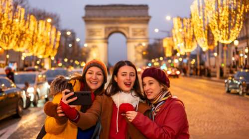 Οι Ελληνες ψηφίζουν εξωτερικό: Οι τοπ προορισμοί που επιλέγουν φέτος για τις γιορτές - Πού κυμαίνονται οι τιμές