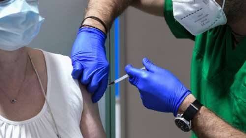 Γιατί αποσύρθηκε το εμβόλιο της AstraZeneca για τον κορονοϊό: Πόσο πιθανός είναι πραγματικά ο κίνδυνος θρομβώσεων