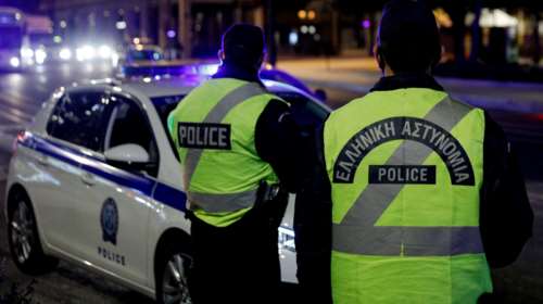 Μακρυχέρηδες έκλεβαν τουρίστες στην Πλάκα – 55χρονη είχε κρύψει κλοπιμαία στο στόμα και τα μαλλιά της
