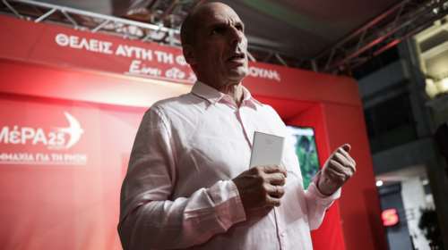 Ο Βαρουφάκης είδε τη Barbie και κράζει: "Βασανιστικά απαίσιο, ντροπή στους φεμινιστές κριτικούς που το αποθέωσαν"