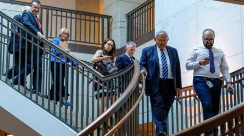 ΗΠΑ: Ο Μενέντεζ παραιτείται από την προεδρία της Επιτροπής Εξωτερικών Υποθέσεων μετά τις κατηγορίες για διαφθορά