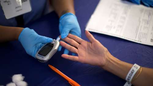 Τα γονίδια ευθύνονται κατά 50% για το αν θα αρρωστήσει κάποιος ελαφρά ή σοβαρά από κορονοϊό