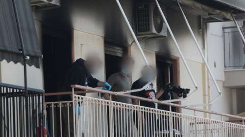 Τραγωδία στο Παλαιό Φάληρο: Σκότωσε τη μητέρα του, έκοψε τις φλέβες του και μετά έβαλε φωτιά στο σπίτι