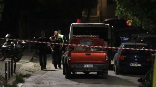 Νέα Σμύρνη: Εντοπίστηκε βλήμα σε μονοκατοικία - Αποκλείστηκε η περιοχή [εικόνες]