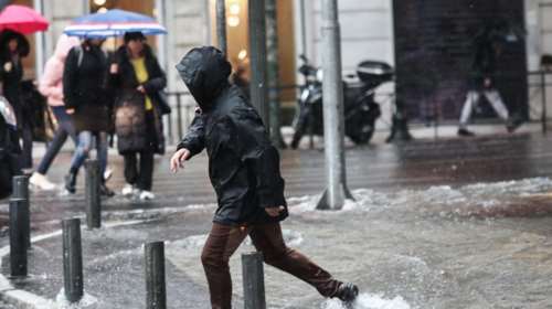 Ραγδαία αλλαγή του σκηνικού του καιρού: Βροχές και &quot;βουτιά&quot; του υδράργυρου έως 8 βαθμούς