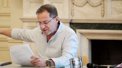 Η καταγγελία για βιασμό από νεαρό ηθοποιό και η ξαφνική παραίτηση Λιγνάδη - Το παρασκήνιο