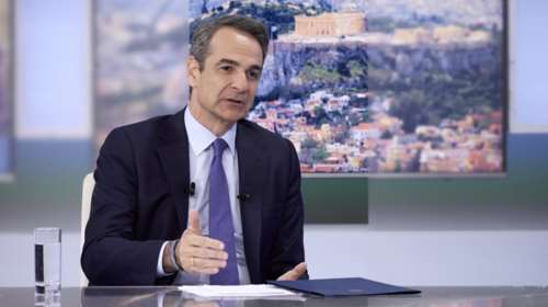 Δώρο της Μαρέβας από την Ινδία το χειροποίητο βραχιόλι που φορά στο δεξί χέρι ο Κυριάκος Μητσοτάκης