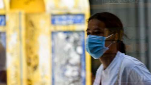 Κορονοϊός - &quot;Καμπανάκι&quot; από επιστήμονες: Ασυμπτωματικοί μπορεί να μεταδίδουν τον ιό ακόμα και χωρίς φυσική επαφή