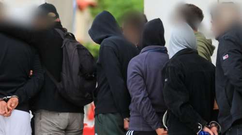 Δολοφονία Λυγγερίδη: Πώς ο &quot;Κοντός&quot; και ο μάνατζερ τράπερ οργάνωσαν την επίθεση - &quot;Πάρτε φωτοβολίδες όλοι από εδώ&quot; [βίντεο]