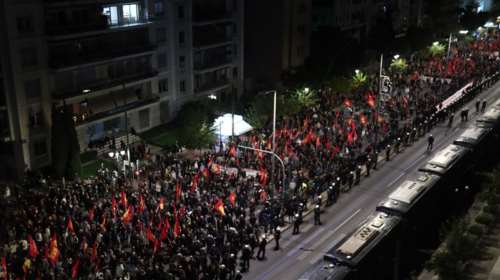 Πολυτεχνείο: Με μεγαλειώδη πορεία τιμήθηκε η επέτειος - Για 23.000 κόσμο κάνει λόγο η ΕΛΑΣ - 13 συλλήψεις [εικόνες - βίντεο]