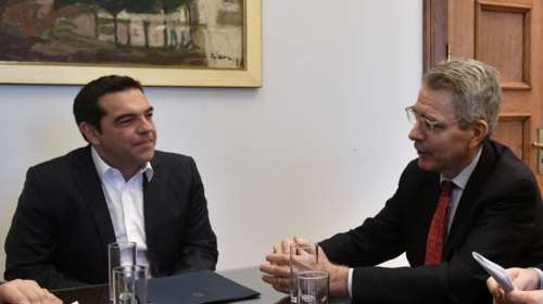 Ξαφνική συνάντηση Τσίπρα με Πάιατ στη Βουλή- Δεν ανακοινώθηκε επισήμως