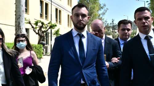 &quot;Ουδέποτε χτύπησα τον Γραμμένο στο πρόσωπο, έβρισε εμένα και τη μάνα μου&quot;: Η απολογία του Φλώρου για την επίθεση στη Βουλή