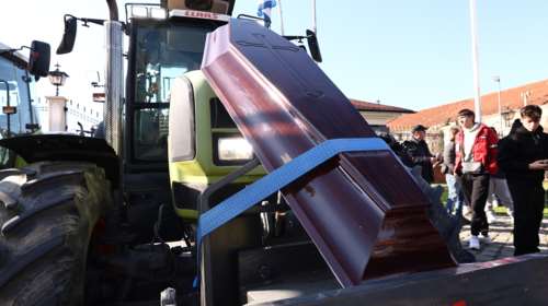 Η δυσαρέσκεια στις πρώτες αντιδράσεις των αγροτών μετά τις κυβερνητικές εξαγγελίες - "Δεν ακούσαμε κάτι νέο"