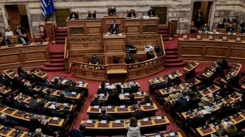 Βουλή: Καταψηφίστηκε η πρόταση δυσπιστίας του ΣΥΡΙΖΑ - 156 &quot;κατά&quot;, 142 &quot;υπέρ&quot; - Ένα &quot;παρών&quot;