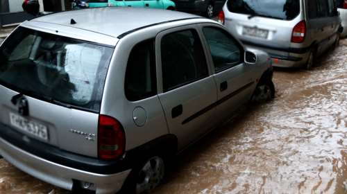 Κακοκαιρία Daniel: Άνοιξαν οι ουρανοί και στην Αθήνα -  Αλαλούμ στους δρόμους που έγιναν ποτάμια σε λίγα λεπτά