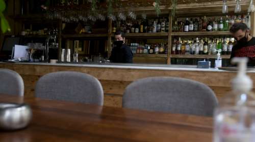 Εστίαση: Στη Βουλή η τροπολογία για τη μείωση του ΦΠΑ στην εστίαση - Τι προβλέπει αναλυτικά