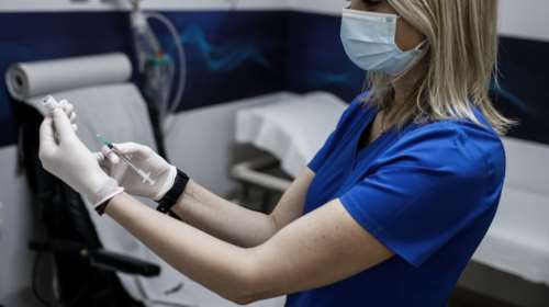 Πλαστά πιστοποιητικά εμβολιασμού: Καταθέτει η υπάλληλος του Κέντρου Υγείας Παλαμά