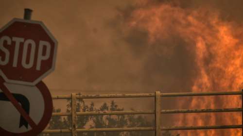 Σε δύο μέτωπα η φωτιά στη Μαγνησία: Δύο νεκροί, νέες εκκενώσεις - Μάχη για δέκατη μέρα στη Ρόδο