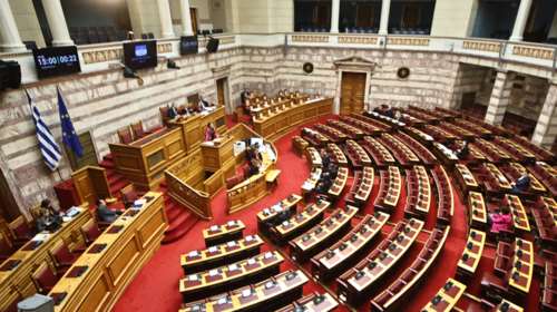 Συνταγματική αναθεώρηση: Δύσκολη η συναίνεση των κομμάτων - Ενοχλημένη η κυβέρνηση με τον Βενιζέλο