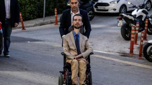 Στέλιος Κυμπουρόπουλος: Αν η μητέρα μου είχε δει ότι είμαι ανάπηρος θα με σκότωνε ή όχι;