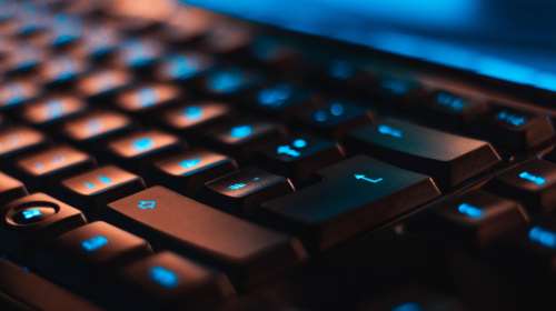 Το Ιράν &quot;φιμώνει&quot; τους πολίτες του: Απαγορεύονται οι αναρτήσεις υπέρ του Ισραήλ