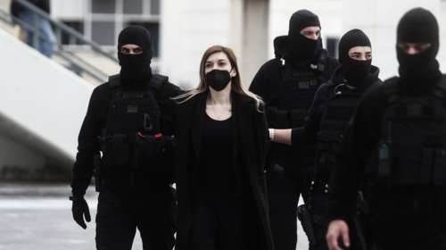 Με κλάματα και κατηγορίες κατά των γιατρών η απολογία Πισπιρίγκου: Η Τζωρτζίνα άνοιξε τα μάτια της και μου είπε &quot;μαμά, τρέμω&quot;